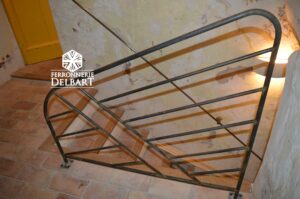 rampe d'escalier en métal sur mesure en fer rond finition naturel ferronnerie delbart les Mées (04190) Haute Provence (04).